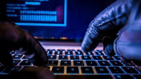Нова атака на хакерите: Подмамват ни с френски фалшиви банкови имейли