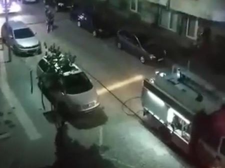 Пожар на ул."Васил Левски" в Бургас вдигна на крак огнеборци