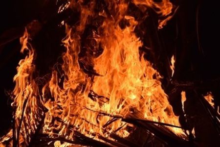 Огнен ад! Огромен пожар в Сунгурларско обхвана къщи и дворове