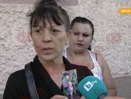 Бабата на убитата Кристин край Сливен на протест пред парламента