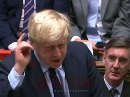 Поражение за Борис Джонсън, депутатите забавят Брекзит