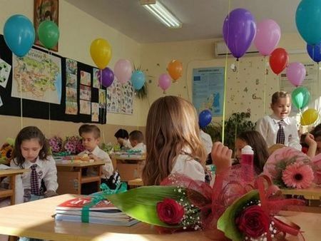 Близо 1200 деца от Бургаско са отпаднали от образователната система