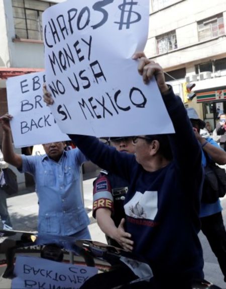 Ел Чапо предлага: Да дари богатството си на Мексико!