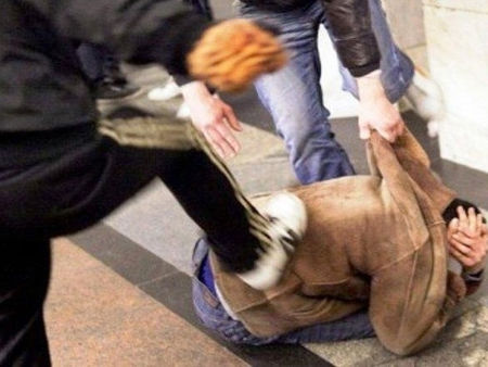Див екшън! Граничен полицай и военен пребиха зверски Димитър от бургаското село Димчево