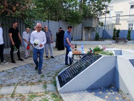 СДС-Бургас и Съюза на репресираните почетоха жертвите на комунистическия режим
