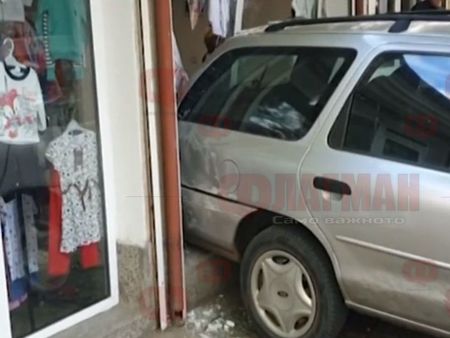 Пиян шофьор се опита да влезе в магазин с колата си