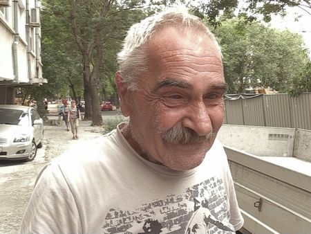 На косъм от трагедия! Рухнала сграда на ул. "Кавала" едва не уби 70-годишния Димитър