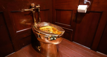Задигнаха 18-каратова златна тоалетна от английски дворец