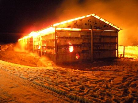 Огнен ад! Пожар унищожи стопанство, нанесе щети за хиляди левове