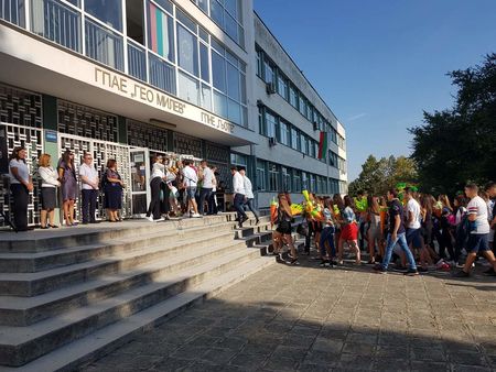 800 ученици прекрачиха прага на АЕГ „Гео Милев“- Бургас