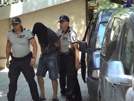 Непълнолетни автоджамбази вилнеят из Бургаско, крадат коли наред