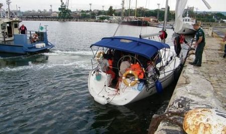 Мъж падна зад борда на яхта във Варна и изчезна
