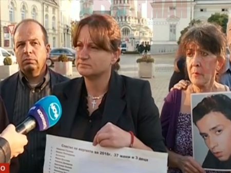 Близките на тихите ангели на протест: Депутатите как ще се чувстват, ако убият децата им?