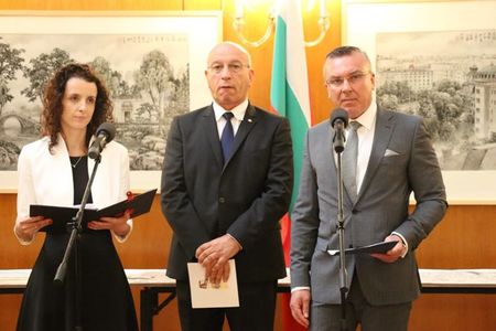 Депутатът от ГЕРБ Димитър Бойчев откри изложба, посветена на отношенията между България и Китай
