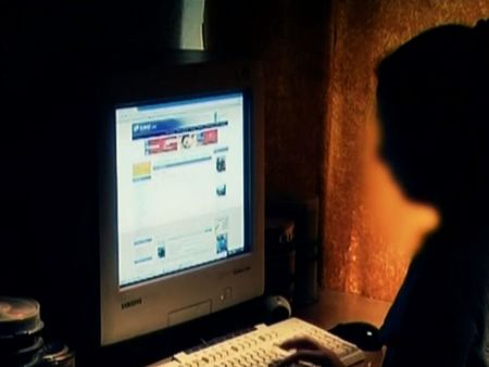 Деца се самоубиват заради секстинг, побъркват ги със заплахи за порно в нета