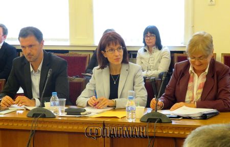 Бившата говорителка на ЦИК и зам.-министър на отбраната Камелия Нейкова спечели конкурс за работа в парламента