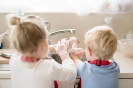 Срещу грип: Мийте ръцете си със сапун, вместо с дезинфектанти