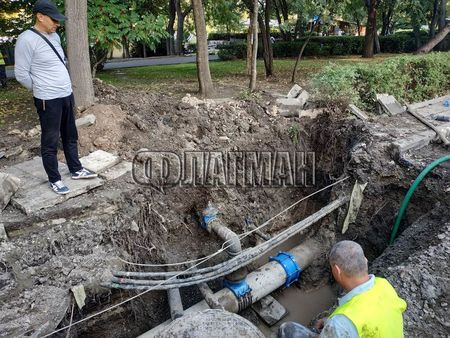 Извънредно! Голяма ВиК авария остави Морската градина без вода. Капаните затвориха врати