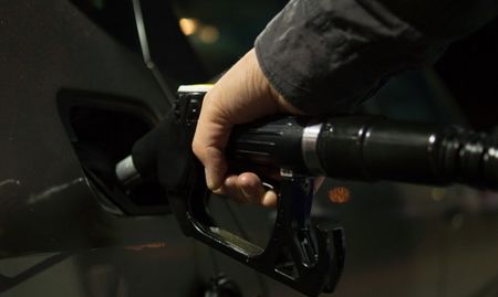 Цените на бензина и дизела нагоре, гонят пика от лятото