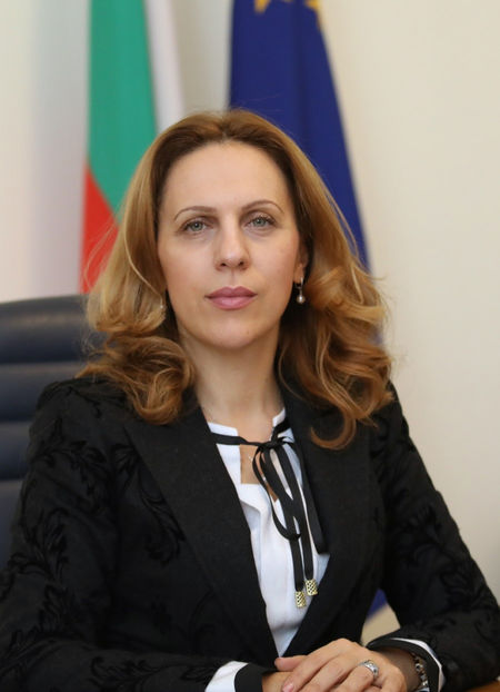 Вицепремиерът Марияна Николова ще участва в Световния конгрес по информационни технологии в Армения