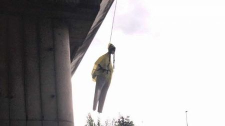 Чучело на Грета Тунберг беше обесено под римски мост