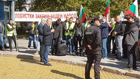 Парламентът прие предложението на Валери Симеонов за удължаване на срока за търговците на горива