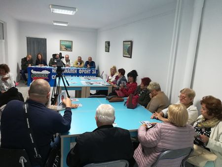 Кандидати за общински съветници на НФСБ се запознаха с проблемите на бургазлии в ж.к. "Лазур"