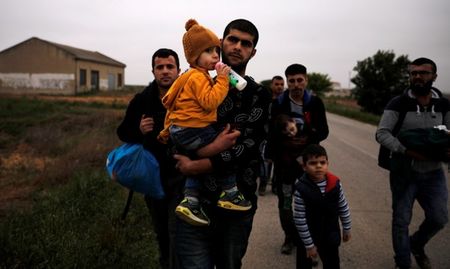 Експерт: Турция не може да подкара 3,6 млн. бежанци като стадо към Европа