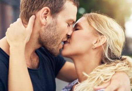 Зависи ли целувката от зодията? Според астролозите – да
