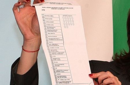 ЦИК разяснява: Как се гласува в изборното помещение