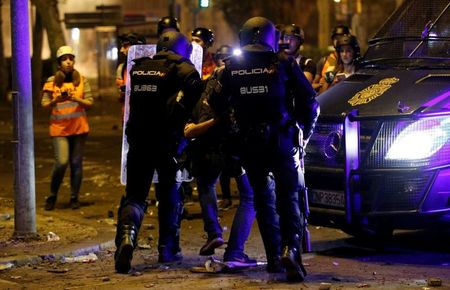 Безредиците в Барселона продължават – водни оръдия и сблъсъци в поредния ден на протест