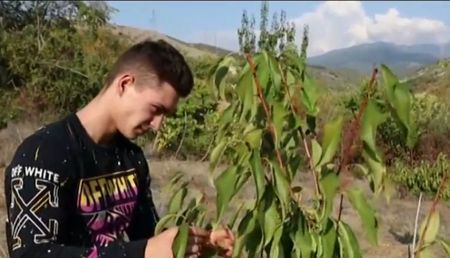 17-годишен земеделец стана хит в социалните мрежи