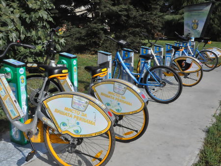 Община Бургас постави нови стоянки за електрически велосипеди под наем