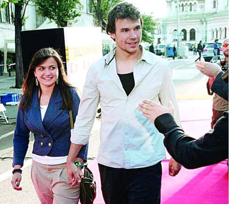 Ивайло Захариев напусна жена си след 7 години брак! Актьорът живее в ергенска квартира