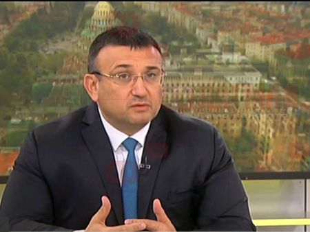 Младен Маринов: Задържаните политици са още в Несебър, ще ги конвоираме до  столичното следствие