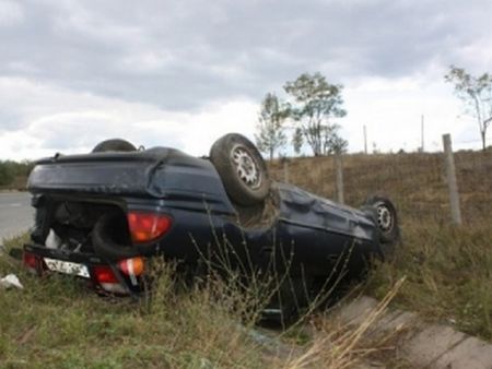 Автоджамбазът Понката задигна Вентото на мъж от Камено, катастрофира и заби колата в нивата