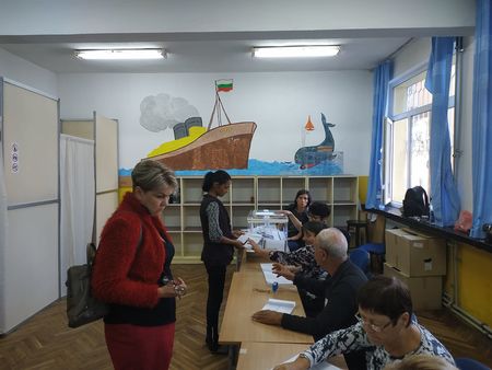 Бургаският жк „Меден рудник” проспа вота, гласували са едва 15%