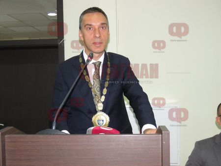 Кметът Димитър Николов и общинските съветници се заклеха да работят за по-добро бъдеще на Бургас