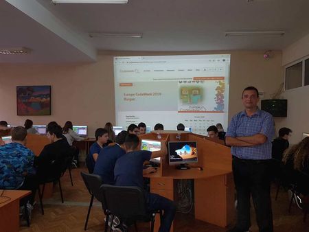 Ученици от Английската в Бургас направиха първи стъпки в програмирането с EUROPE CODE  WEEK
