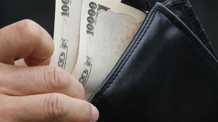 Безработицата е еврозоната остава на 11-годишното дъно от 7,5%