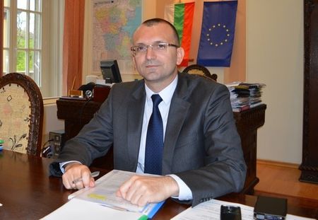 Областният управител на Бургас Вълчо Чолаков с поздрав за Деня на будителите