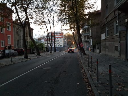Двупосочна улица с една лента ли е бургаската ул. „Св.св. Кирил и Методий”