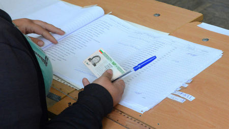 Подхванаха вота в Трекляно: 10-годишен в избирателните списъци