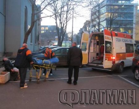 Мъж припадна пред изборна секция в Асеновград
