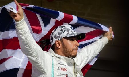На крачка от Шумахер: Хамилтън с шеста титла във Формула 1