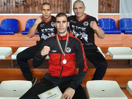 Феноменален успех за СК Аякс! Георги Манов ще представи България на СП по кикбокс в Анталия