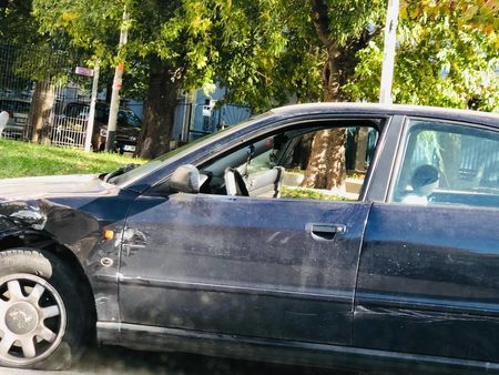 Катастрофа между две коли затруднява движението в бургаския ж.к. „Братя Миладинови”