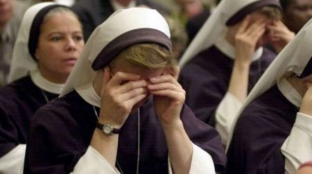 Скандал във Ватикана: Две монахини забременяха в Африка