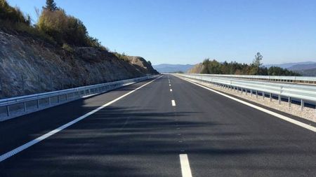 Сърбия открива в събота своя участък от магистралата до България