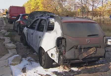 Огнена вендета! Маскирани запалиха кола заради дългове